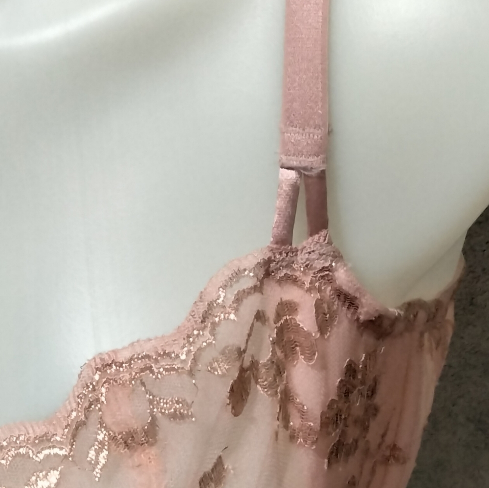 Victoria Secret - Picture 3 of 8